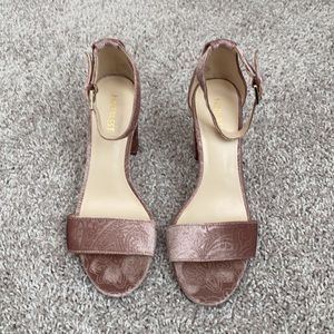 3.5 inches pink fabric sandals in 7.5